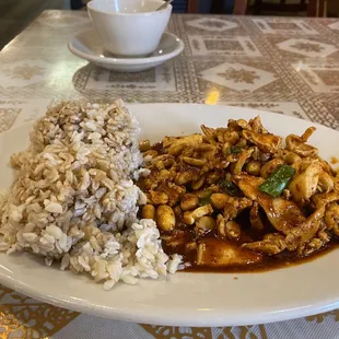 L-39. Sweet chicken with brown rice and vegetable soup.