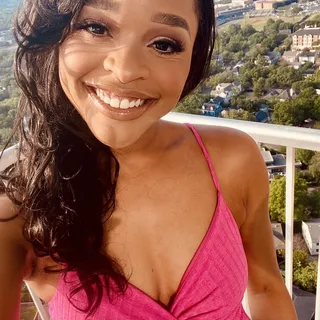 Nia B.