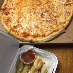 Large Cheese Pizza and Garlic Knots