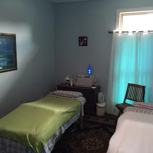 We have room to provide couples massage side-by-side.