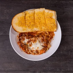 Lasagna the garlic bread