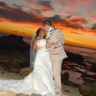 Our professional photographer really knows how to capture those romantic sunsets Hawaii is well known for