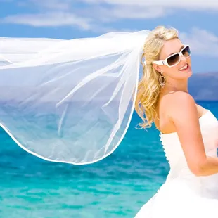 Beautiful fresh Hawaiian flowers for customized bridal bouquets, wedding leis, beach wedding flowers and more