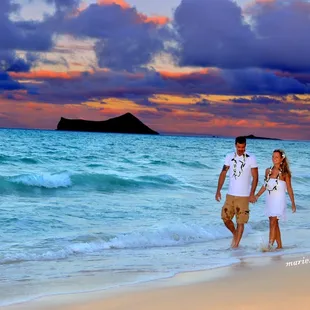 Breathtaking white sandy beach locations for your Oahu beach wedding.