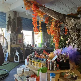 You can paint your very own masterpiece while you wait for your food!