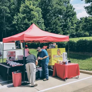 on "bring your hobby to work"-day I thought someone did hotdogs recreationally...