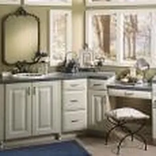 http://a1cng.com/wp-content/blogs.dir/93/files/cabinets/antique-white-shaker-door.jpg