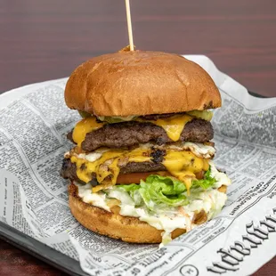 THE GLADIATOR:
COLESLAW, LETTUCE, TOMATO, GRILLED ONIONS, TURKEY BACON(HALAL) PICKLES, EGG, WITH DOUBLE PATTY AND AMERICAN CHEESE.