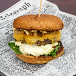 BEIRUT
COLESLAW, LETTUCE, TOMATOES, KETCHUP AND FRIES (IN THE BURGER) AMERICAN CHEESE