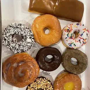 Half a Regular 1/2 Dozen Donuts - received 9 donuts!