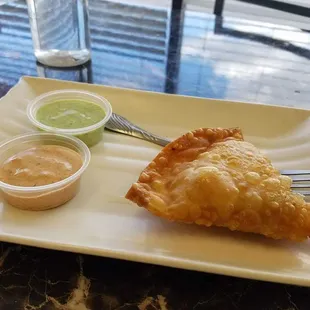 Samosa with them sauces.  Mmmmmm.