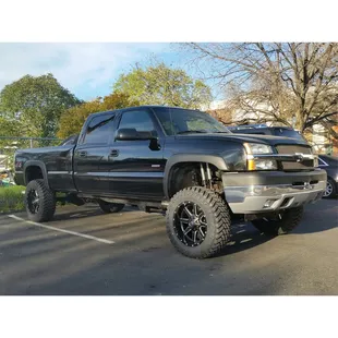 20" FUEL MAVERICK RIMS AND 35" MUD TERRAIN TIRES ON A CHEVY SILVERADO 2500 FUEL RIMS FUEL WHEELS