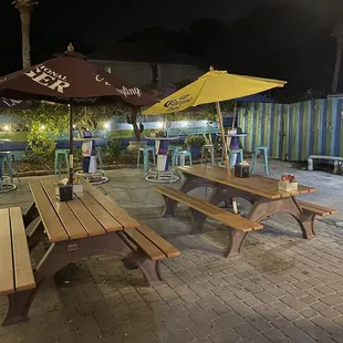 The rest of the outdoor dining area, which is much larger than in the past. Nice improvement!