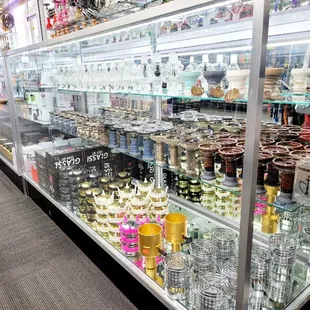 Hookah bowels and heat management devices