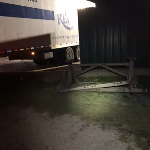 Landing gear unattached.