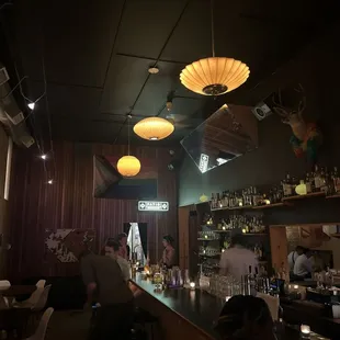 Bar!