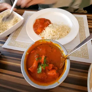 Shrimp Tikka Masala, Chicken Vindaloo, Miced Sampler, Onion Naan, snapshots of inside decor and layout.