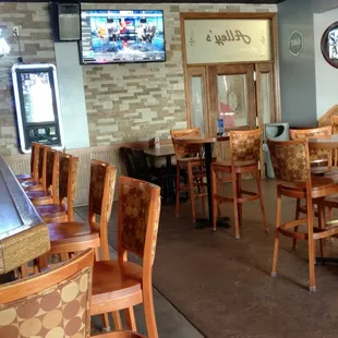 Aaron's Bar - a fun place to meet friends