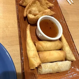 Sampler the shrimp and crab Rangoon were my favorite but all were delicious.
