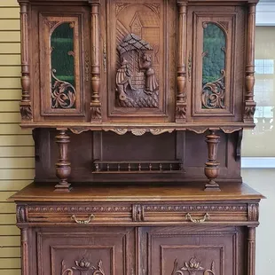 #renaissance #Wow Beautiful Large Hutch with hand carvings! $1500
#statementfurniture