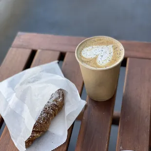 Almond croissant, Café Con Morro