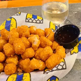 7&apos;26&apos;2022 My fav Tots and HH Riesling ($4)
