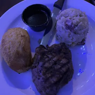 $16.99 6oz Filet Mignon with redskin mashed potatoes and hot roll with butter and side of au jus...delish!