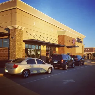 Cars lined up for their morning caffeine fix before work!
