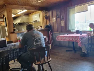 Golden's Gas & Grill