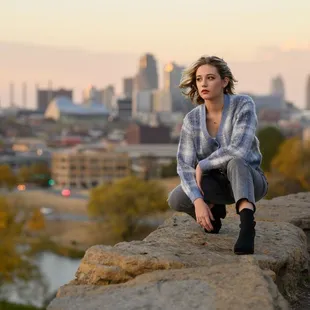 High School Senior Girl in front of Kansas City Skyline.