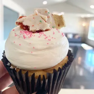 Strawberry Poptart Cupcake
