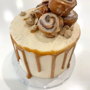 Cinnamon Roll Dessert Cake