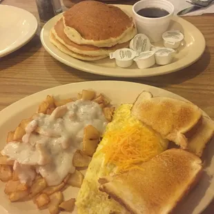 a plate of breakfast food