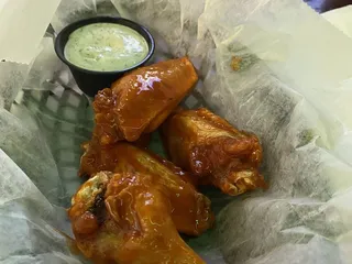 Momm's Antique Bar & Grill