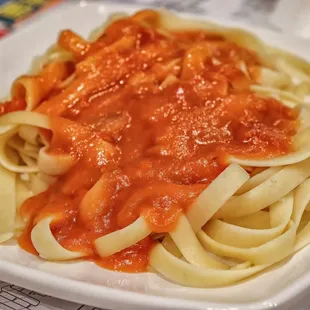 a plate of pasta and sauce