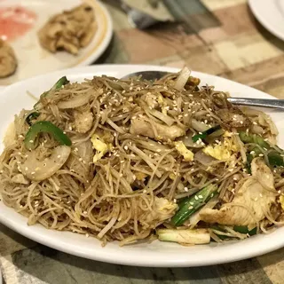 Beef Sauteed with Rice Noodles