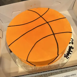 Would you pay $100 for this "professionally" decorated basketball cake??