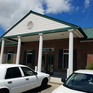 Looks more like a bank than a liquor store!