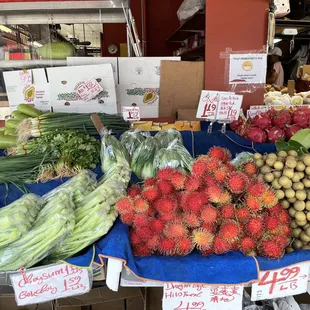 Mm, fresh rambutans and dragon eyes from Hilo, HI