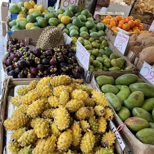 Thanks to Feb W, who identified the yellow fruit as "Gold Dragronfruit".