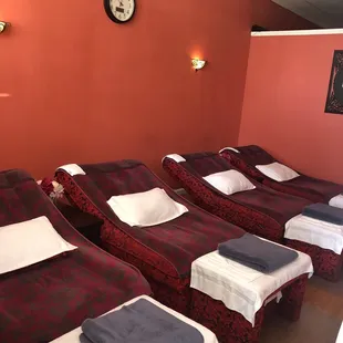 Foot massage chair