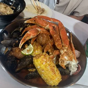 Snow crab and mussels
