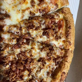 Large pizza w/pepperoni, bacon &amp; extra cheese