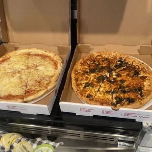 Large cheese and white pizza