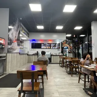 the interior of a fast food restaurant