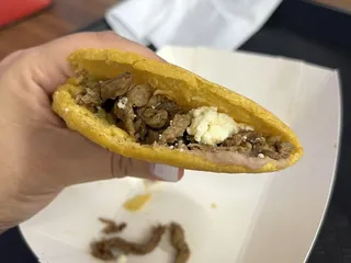 Los Arcos Street Tacos