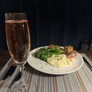 Filet and mash in the dining room