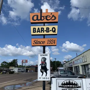 ows a sign for abe's bar - b - q