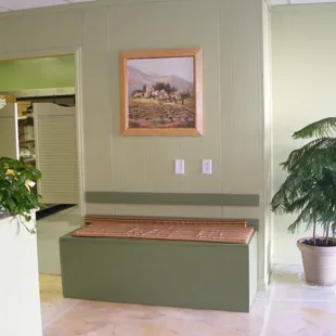 Abe's offers carry out in addition to delivery and dine-in service.