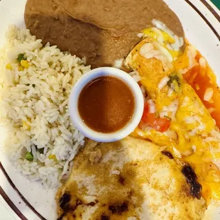 Una Pupusa and Una Enchilada Combo